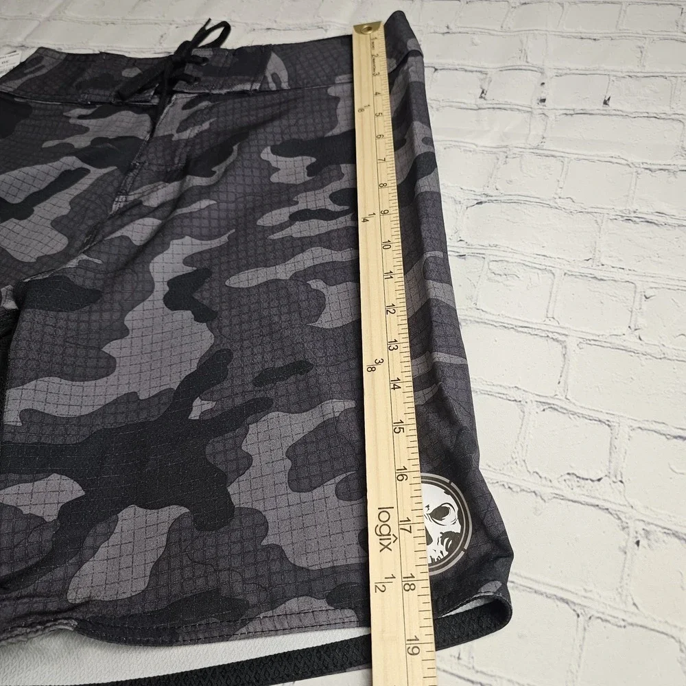 NEW Burnside Board Shorts Mens‎ Size 30 Black Camoflage Performance
